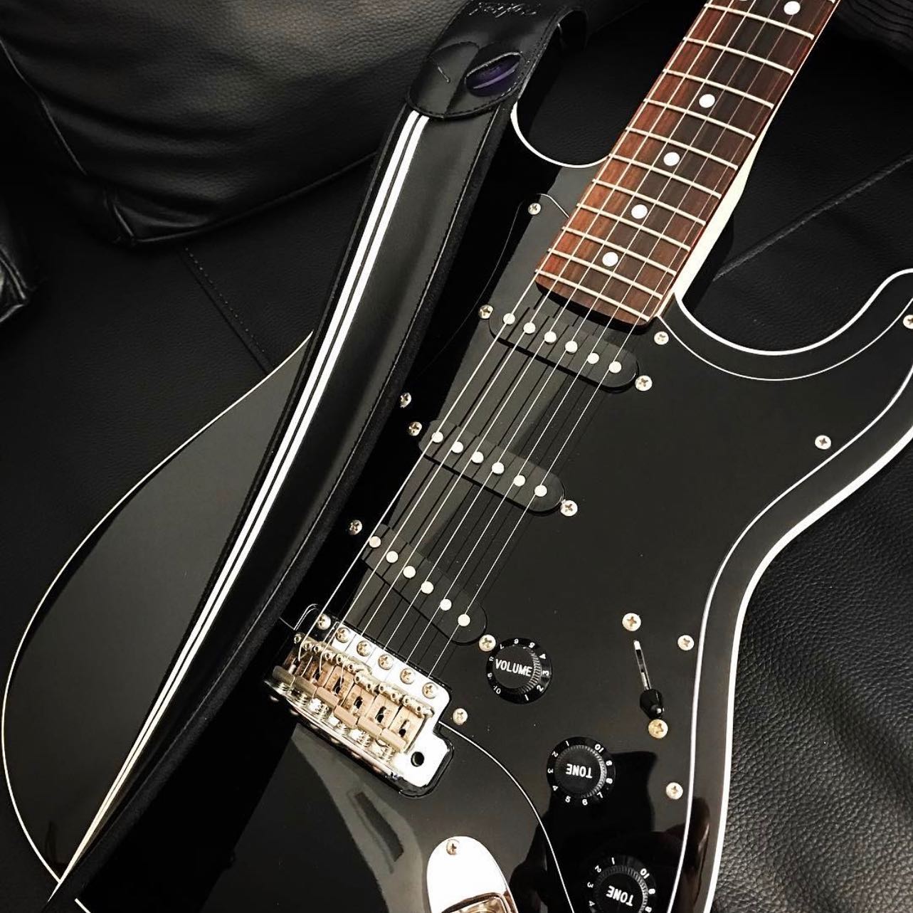 Race Black guitar and bass strap Righton