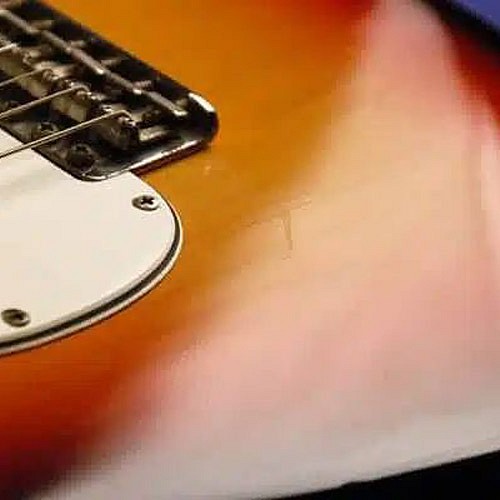 ¿Cómo afecta la correa a instrumentos con laca Nitro?